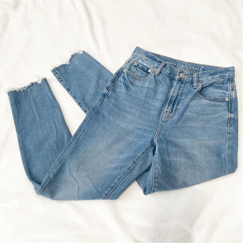 American Eagle outfitters Mom jeans blue denim frayed hem size 0 AEO